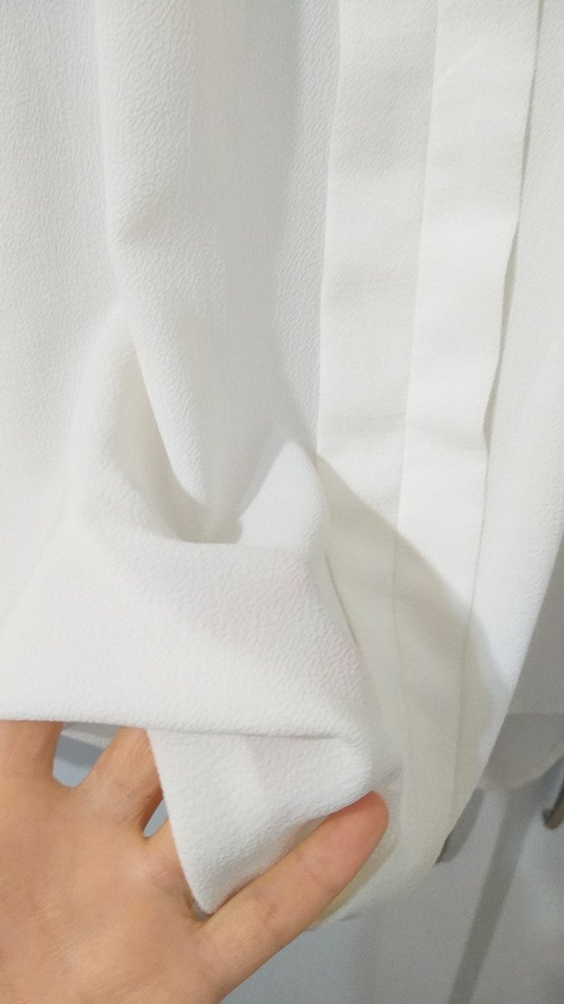 Zincir Detaylı Beyaz Kadın Gömlek - Görsel 4