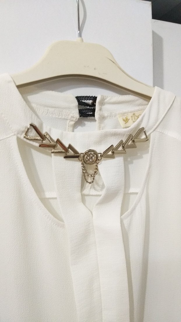 Zincir Detaylı Beyaz Kadın Gömlek - Görsel 2