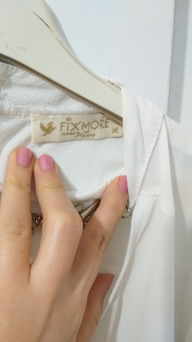 Zincir Detaylı Beyaz Kadın Gömlek - Görsel 3