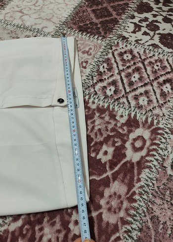 Beyaz Düğmeli Midi Kumaş Pantolon - Görsel 3