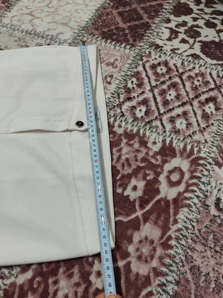 Beyaz Düğmeli Midi Kumaş Pantolon - Görsel 3