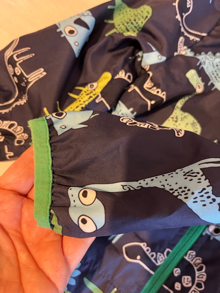 Parlak Yeşil Kapüşonlu Erkek Bebek yağmurluk - Görsel 5