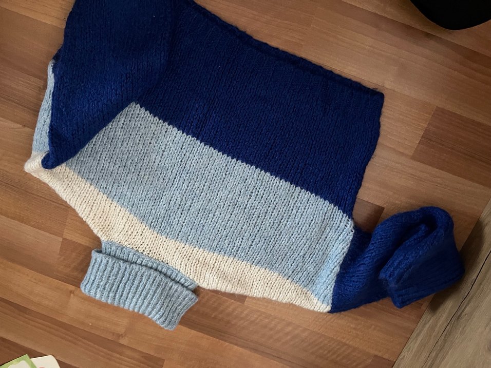 Kadın Mavi beyaztonlarda Boğazlı Triko Kazak - Görsel 5