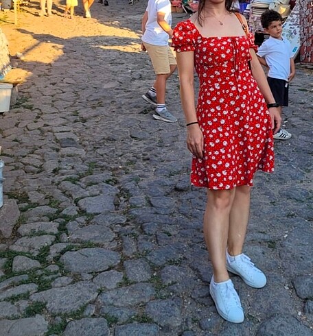 Çiçekli elbise