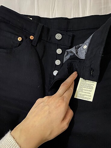 28 Beden siyah Renk Levis orjinal siyah pantolon