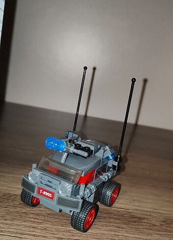 Diğer LEGO oyuncak araba