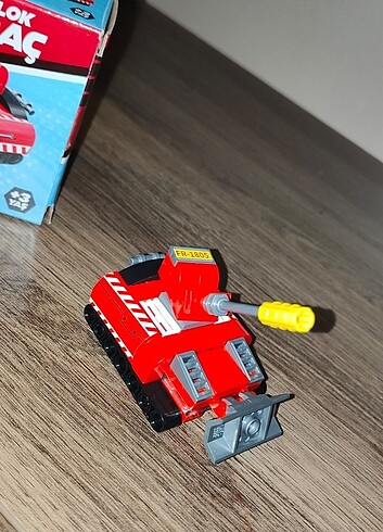 LEGO oyuncak araba