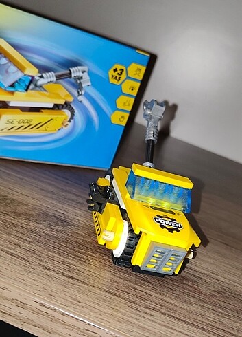 LEGO oyuncak araba
