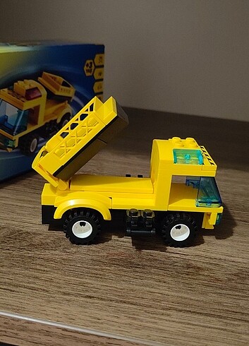 LEGO oyuncak araba