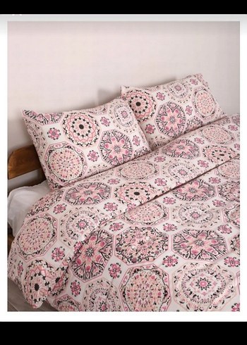 Pembe Çiçek Desenli Nevresim Takımı