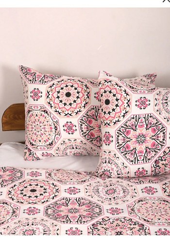 Taç Pastel Pembe Çiçek Desenli Nevresim Takımı