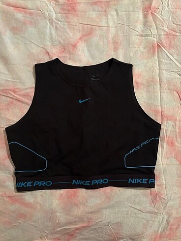Nike pro sporcu sütyeni