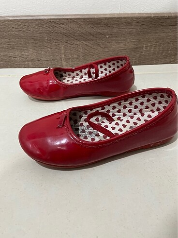 28 Beden kırmızı Renk Kırmızı rugan ayakkabı