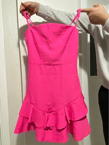 Pembe elbise