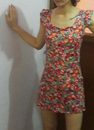 Çiçekli elbise