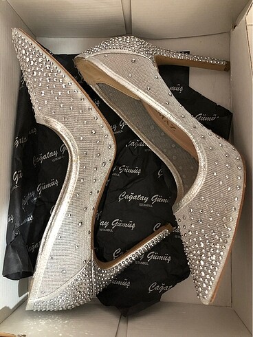 Taş işlemeli stiletto ayakkabı