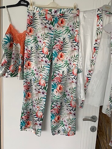 m Beden Üçlü gecelik pijama takımı