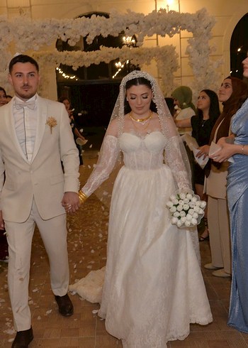 Uzun Kollu Klasik Dantelli Gelinlik