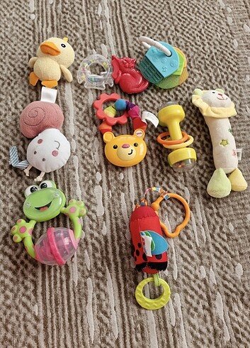 9 parça bebek oyuncağı. Çıngırak ve diş kaşıyıcı.