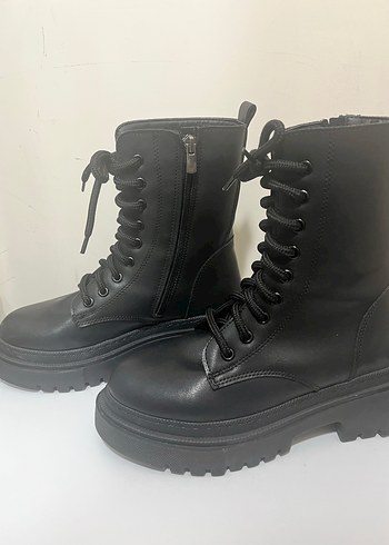 Siyah bot - Görsel 2