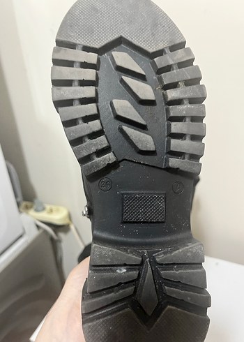 Siyah bot - Görsel 3