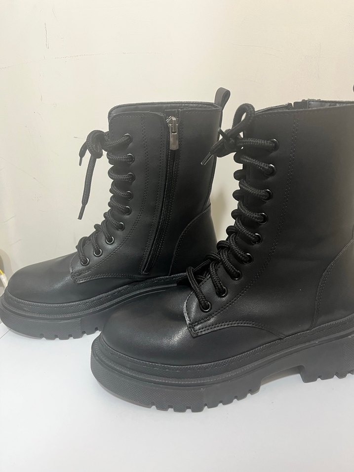 Siyah bot - Görsel 2