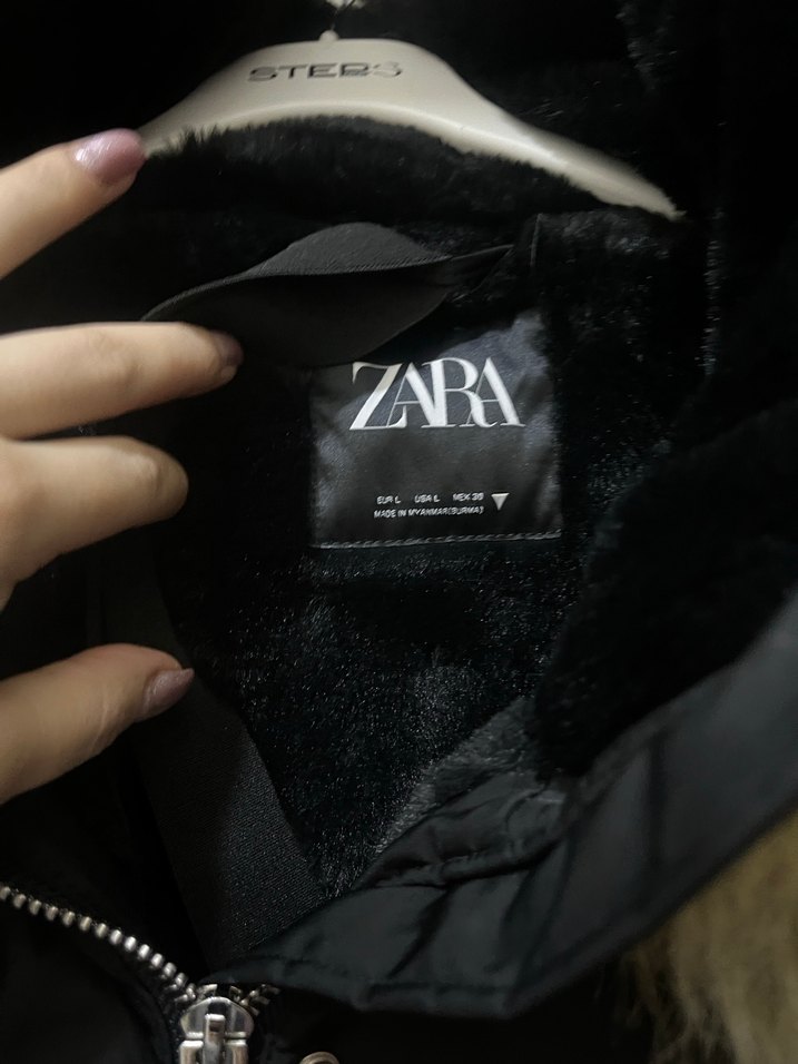 Sokak Stili Siyah Kürklü Kadın Kışlık Mont - Görsel 3