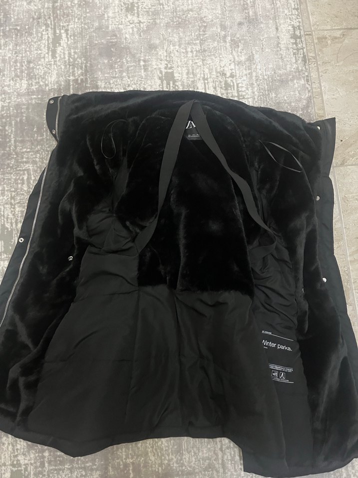 Sokak Stili Siyah Kürklü Kadın Kışlık Mont - Görsel 4