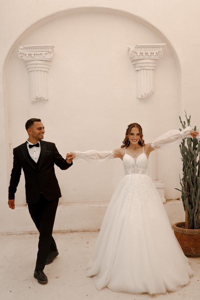 Bej V Yakalı Uzun A Kesim Gelinlik - Görsel 3