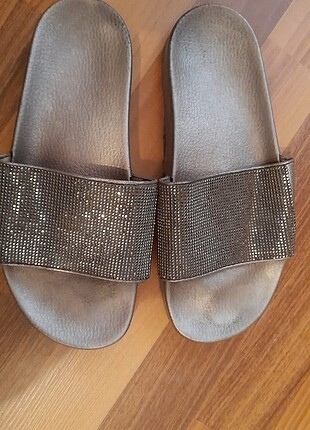 Gümüş pullu terlik
