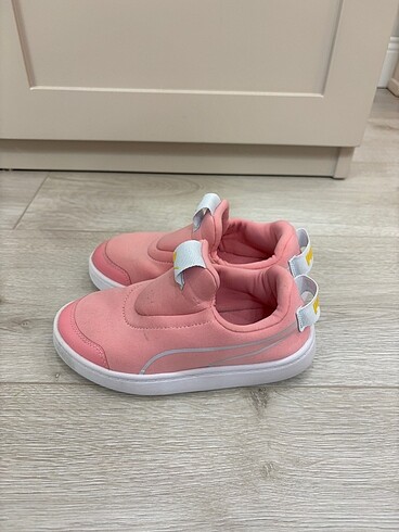 28 Beden pembe Renk Puma 28 numara kız çocuk ayakkabısı