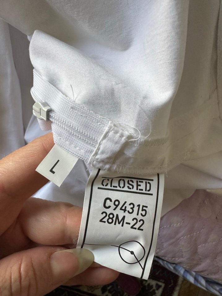 Beyaz  V Yakalı Fırfırlı bluz - Görsel 3