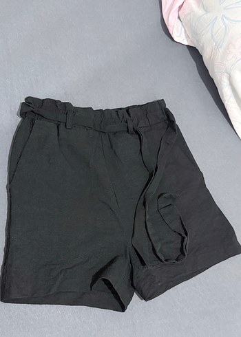 Kadın Siyah Kemerli Keten Mini Şort