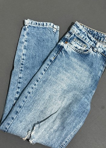 Mavi Yırtık Kot Pantolon - Görsel 2