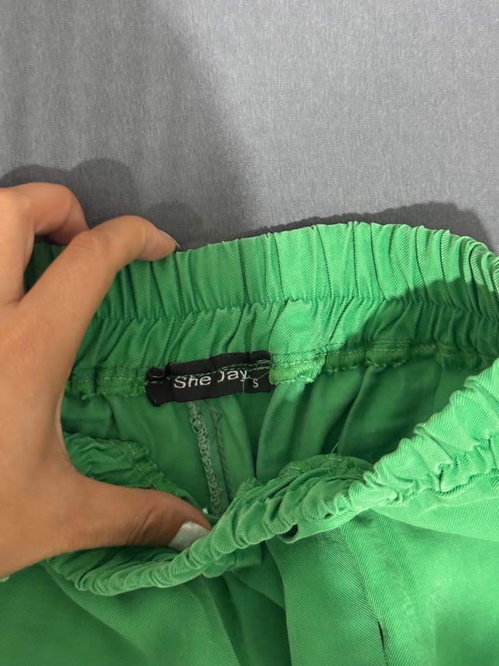 Yeşil Kemerli Keten Mini Şort - Görsel 3