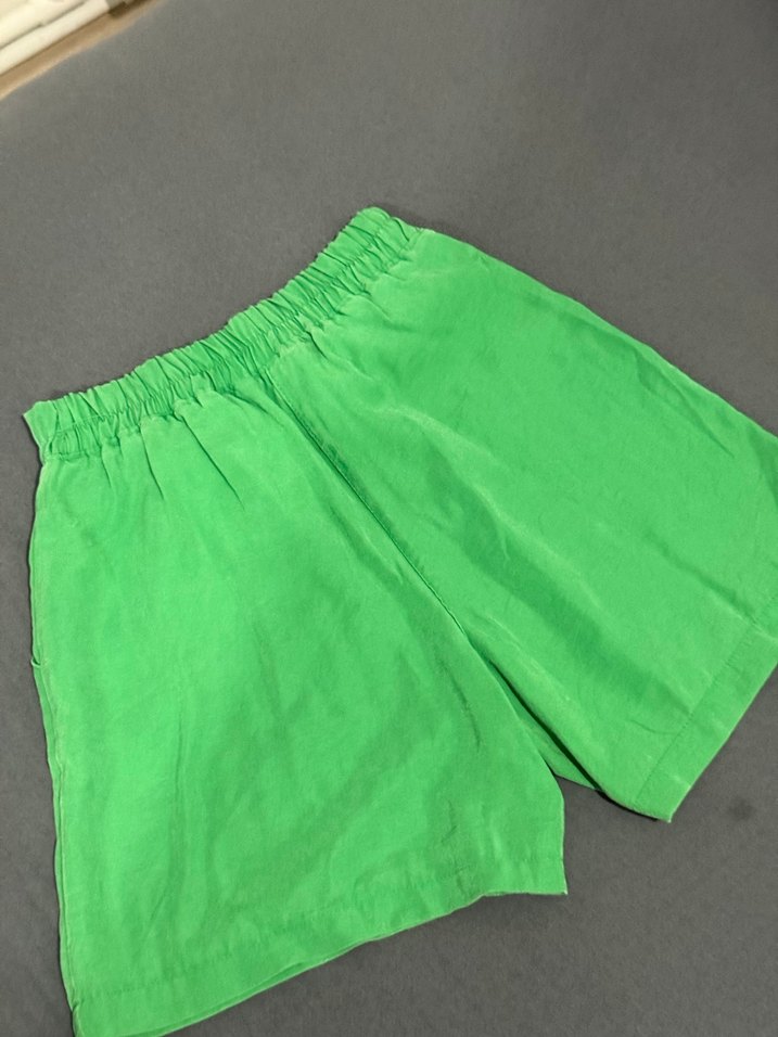 Yeşil Kemerli Keten Mini Şort - Görsel 2