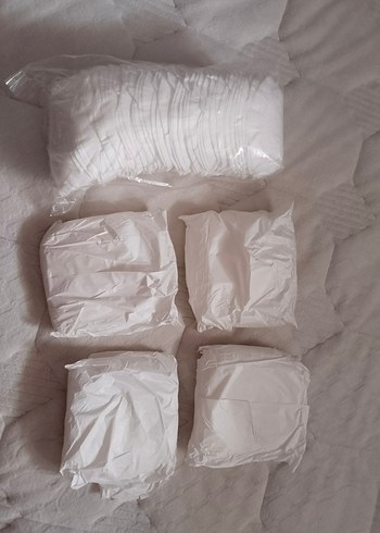 50 adet göğüs pedi ve 4 adet lohusa pedi
