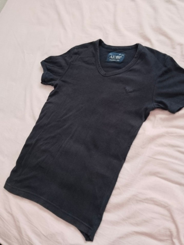 Siyah V Yaka Erkek Tişört - Görsel 3