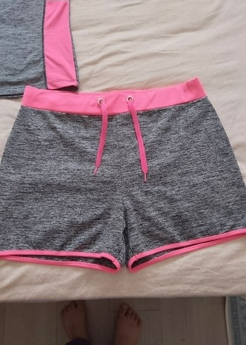 Gri ve Pembe Spor Takımı Kadın Atlet ve Şort - Görsel 2