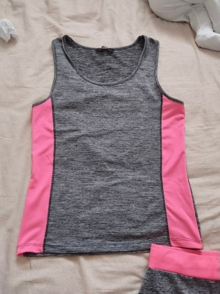 Gri ve Pembe Spor Takımı Kadın Atlet ve Şort - Görsel 3