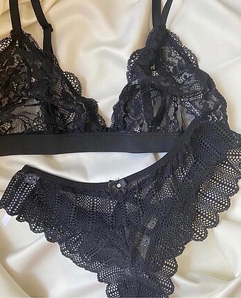 Siyah bralet