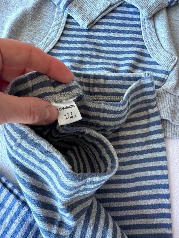 4 yaş Gri Çizgili pijama takımı - Görsel 4