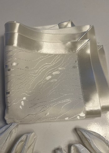 Parlak Beyaz Saten Kurdeleli Düğün masası - Görsel 3