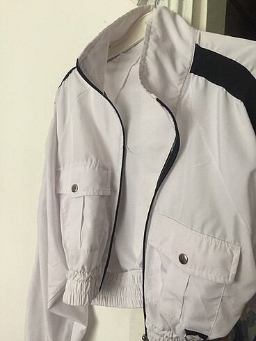 Bershka crop yağmurluk