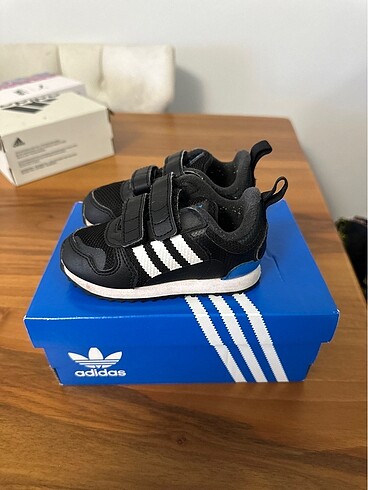 22 Beden Adidas spor ayakkabı