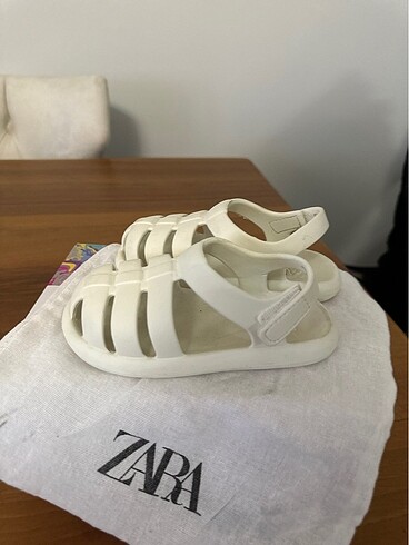 Zara Çocuk sandalet