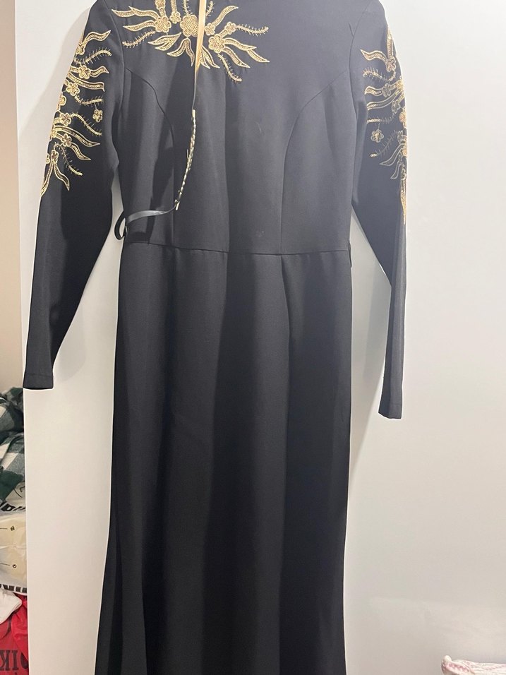 Altın İşlemeli Siyah Uzun Kollu Uzun Elbise - Görsel 2