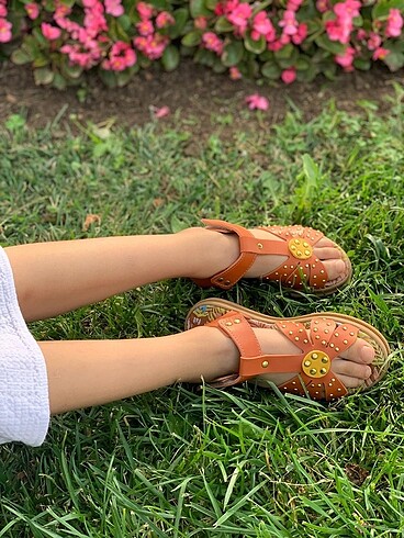 Diğer Çocuk çiçek detaylı deri sandalet