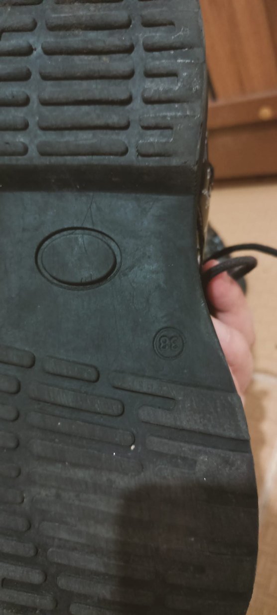 Desenli Siyah Kadın Bot - Görsel 4