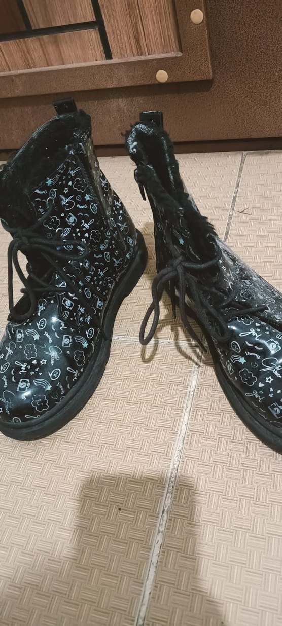 Desenli Siyah Kadın Bot - Görsel 2